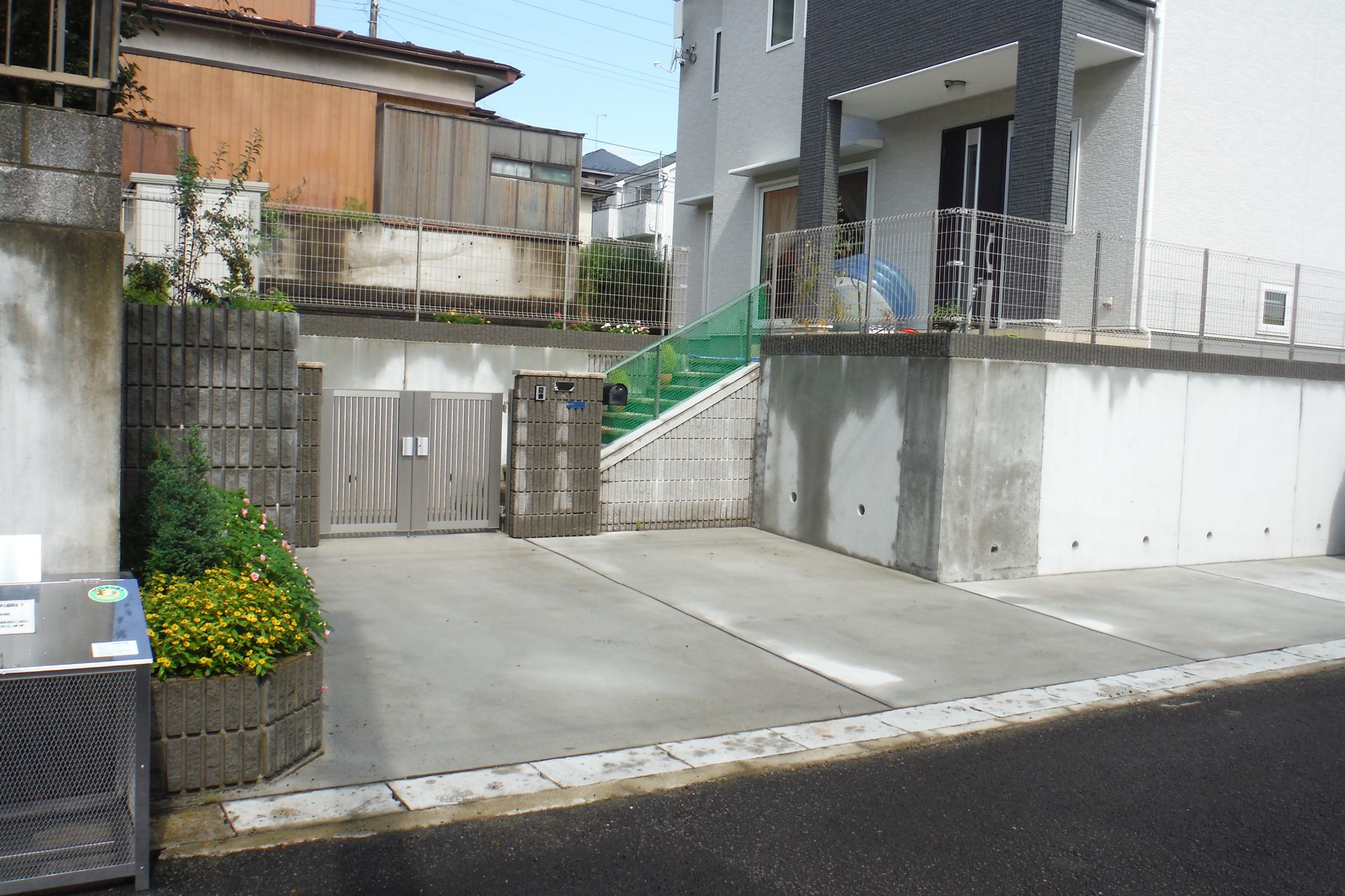 土留め・門扉設置工事の完成写真