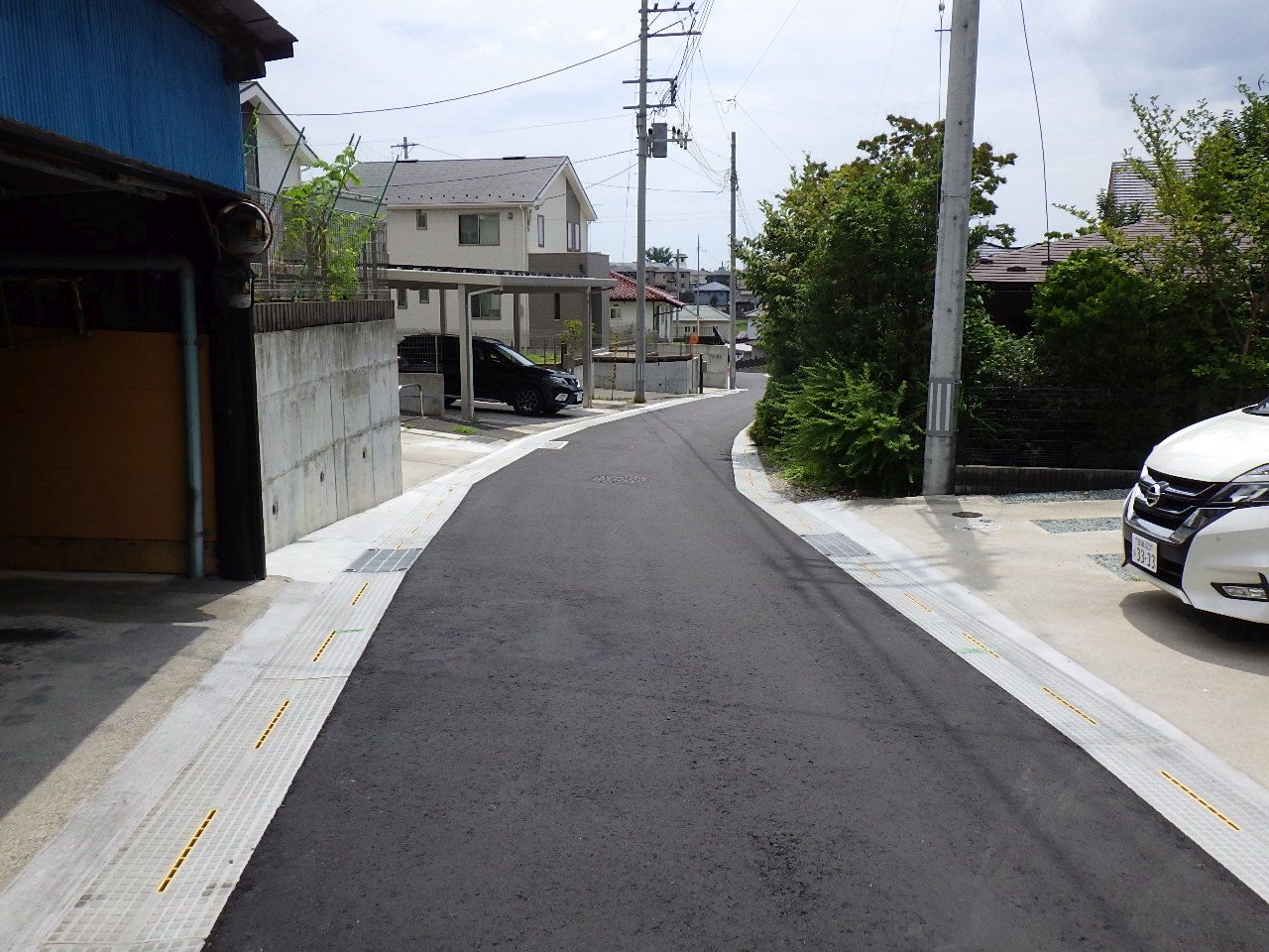 施工後 — 新しく舗装された野中生活道路